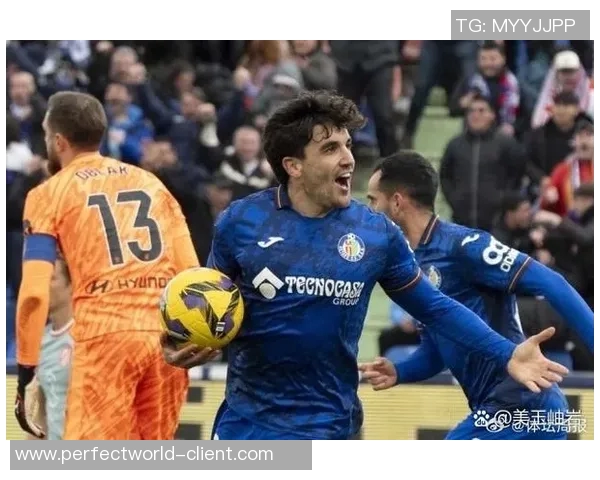 足总杯波尔图大胜马竞引发争议判罚现场气氛火爆